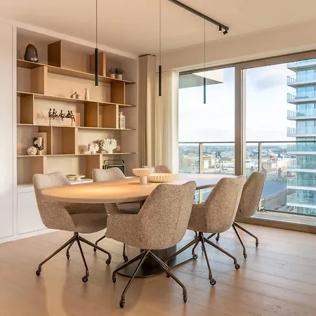 Deluxe 3br With Spectacular Views Apartment